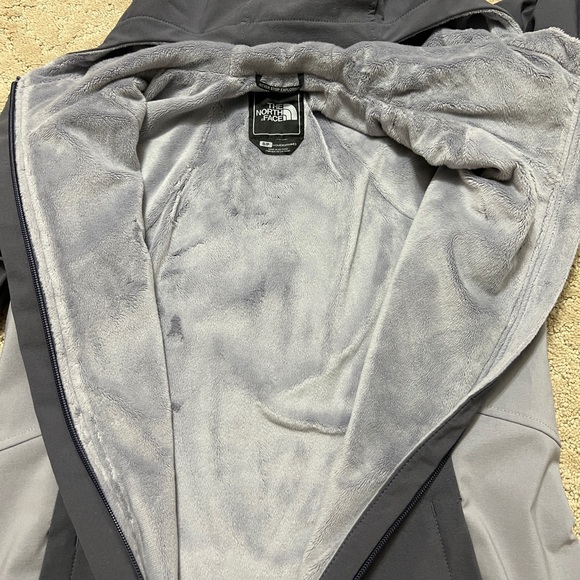 The North Face Women’s Two-Tone Purple Fleece-Lined Jacket - Picture 7 of 9